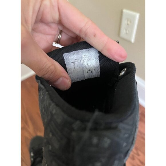 Converse Shoes - Picture 7 of 8